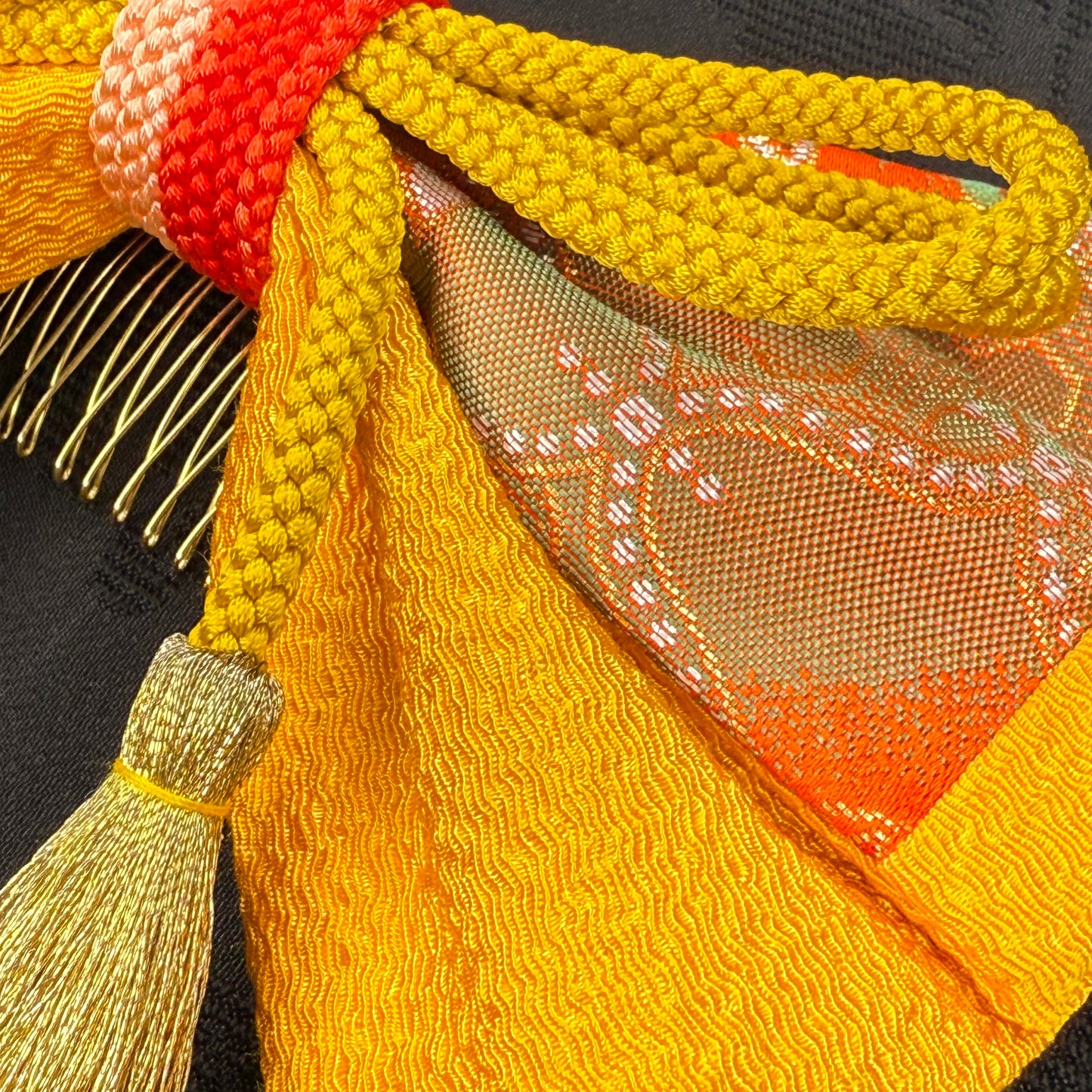 "Golden Bow" Vintage Kanzashi Comb