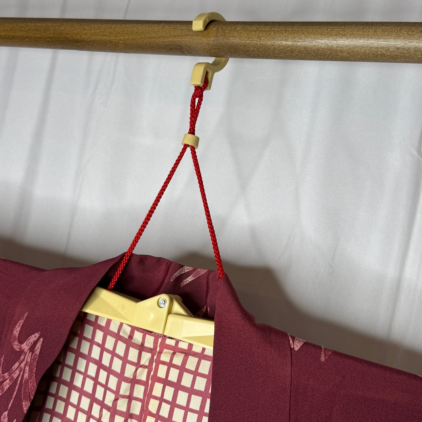 Kimono Hanger - Folding Cream