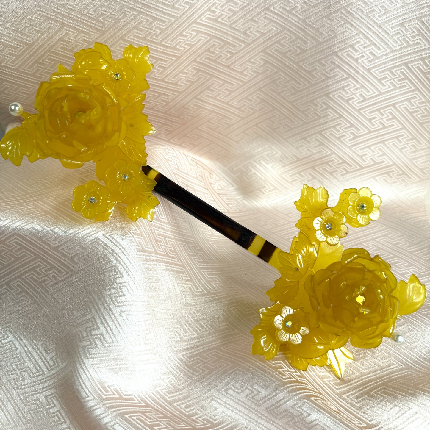 "Sliding Florals 1" Vintage Kanzashi