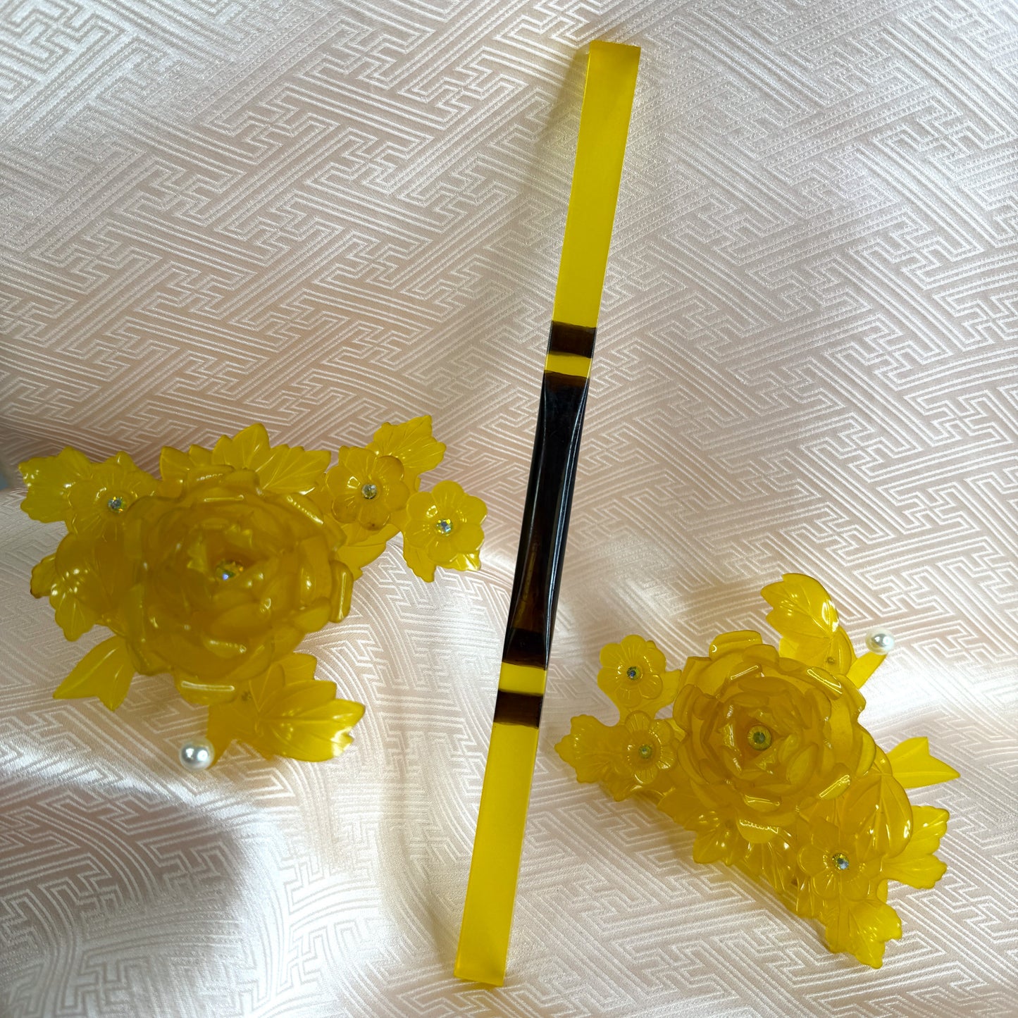 "Sliding Florals 1" Vintage Kanzashi