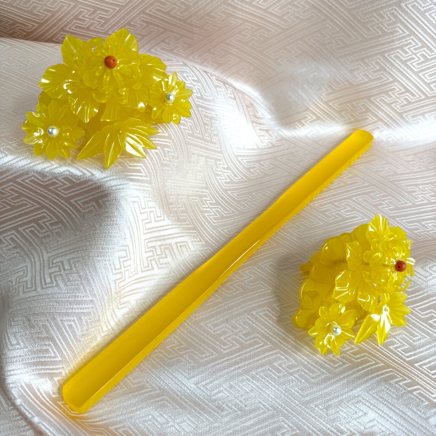 "Sliding Florals 2" Vintage Kanzashi
