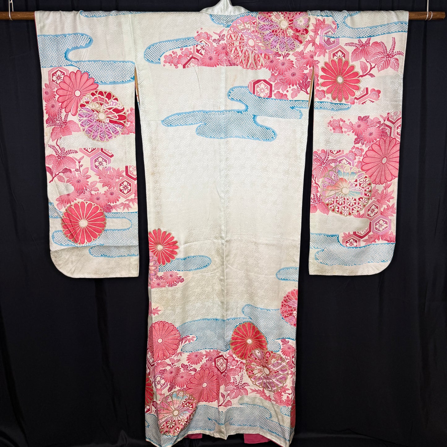 "Feminine Charm" Vintage Furisode Kimono