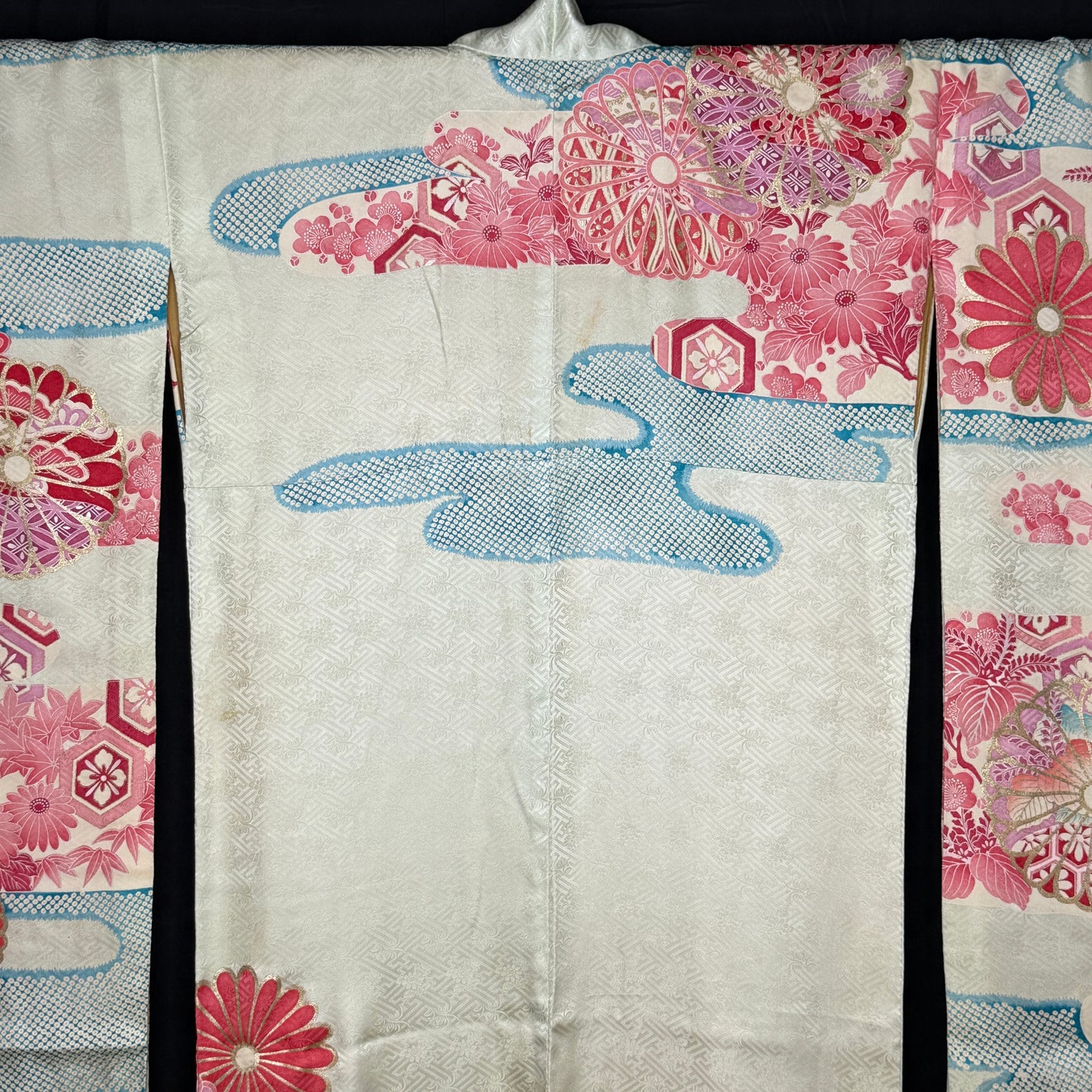 "Feminine Charm" Vintage Furisode Kimono