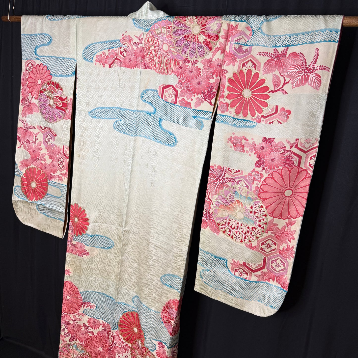 "Feminine Charm" Vintage Furisode Kimono