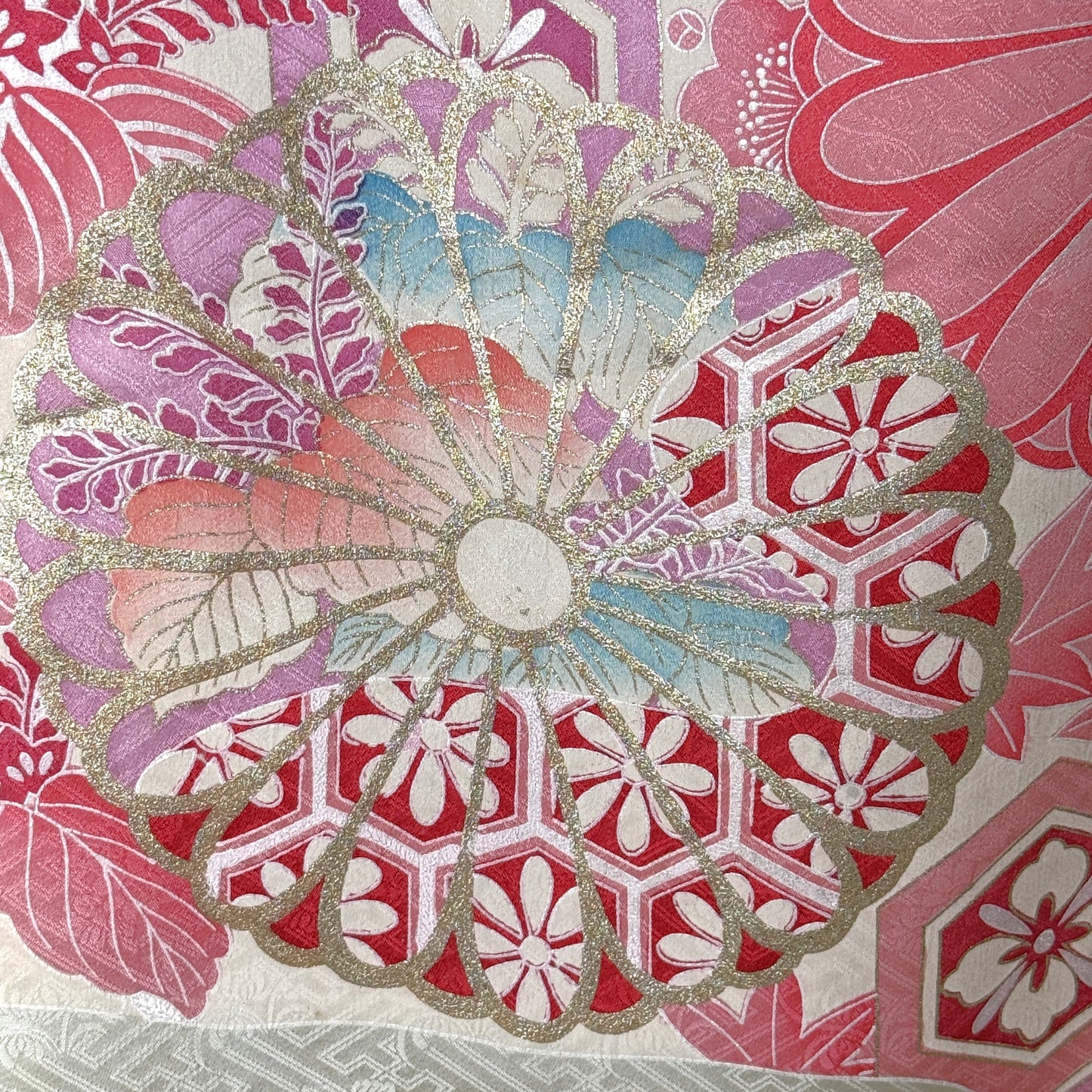 "Feminine Charm" Vintage Furisode Kimono