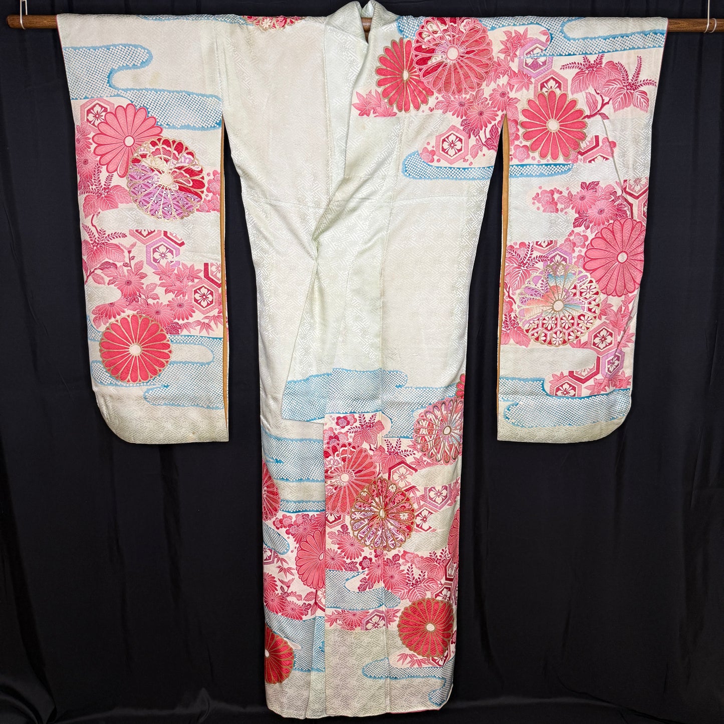 "Feminine Charm" Vintage Furisode Kimono