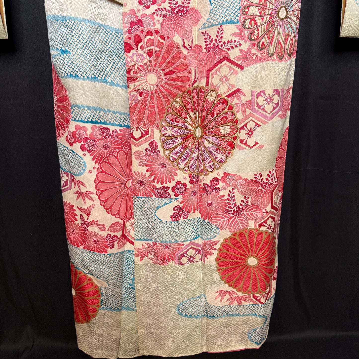 "Feminine Charm" Vintage Furisode Kimono