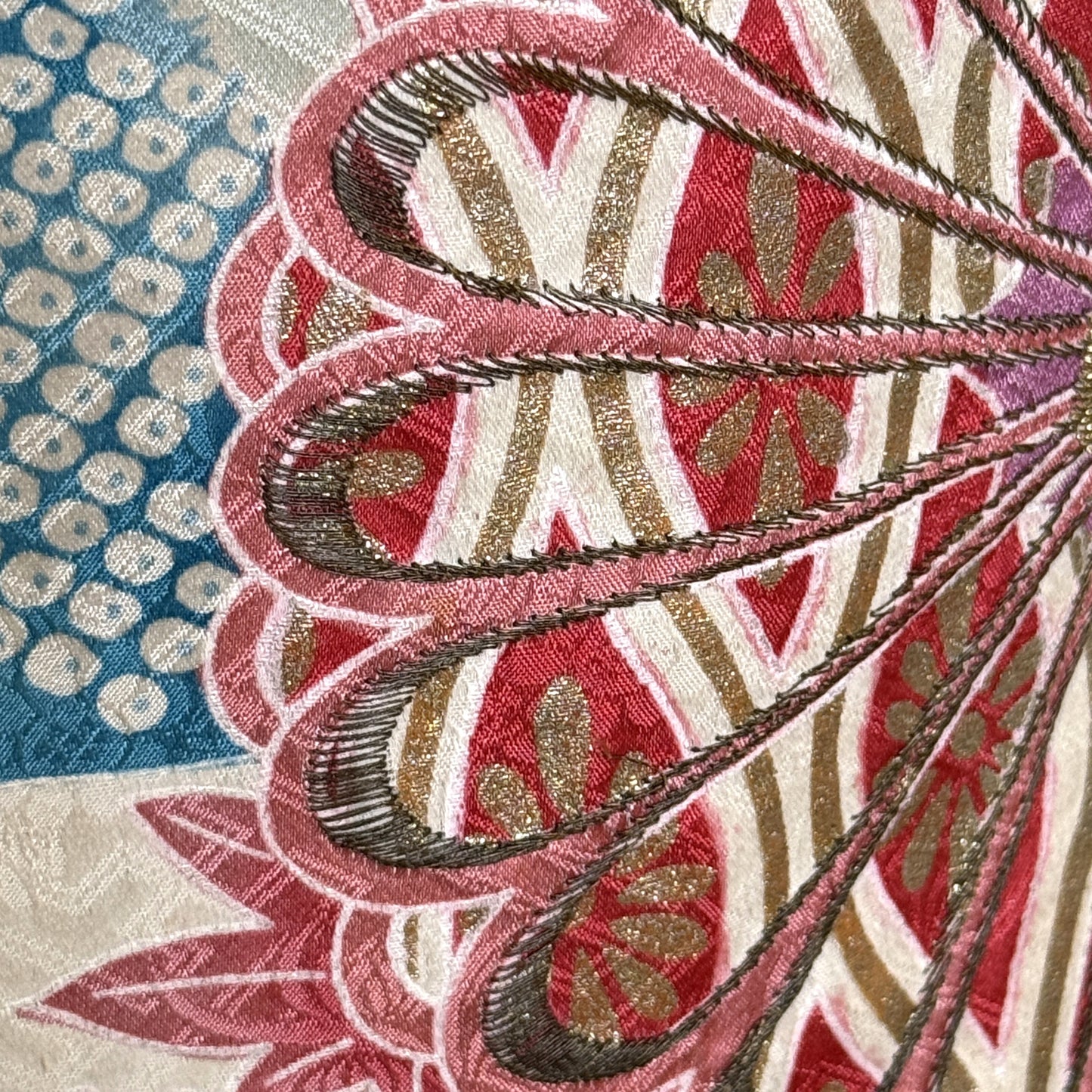"Feminine Charm" Vintage Furisode Kimono