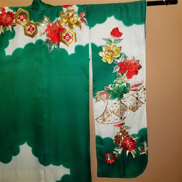 "Embroidered Elegance" Vintage Japanese Kakeshita - Kyoto Kimono