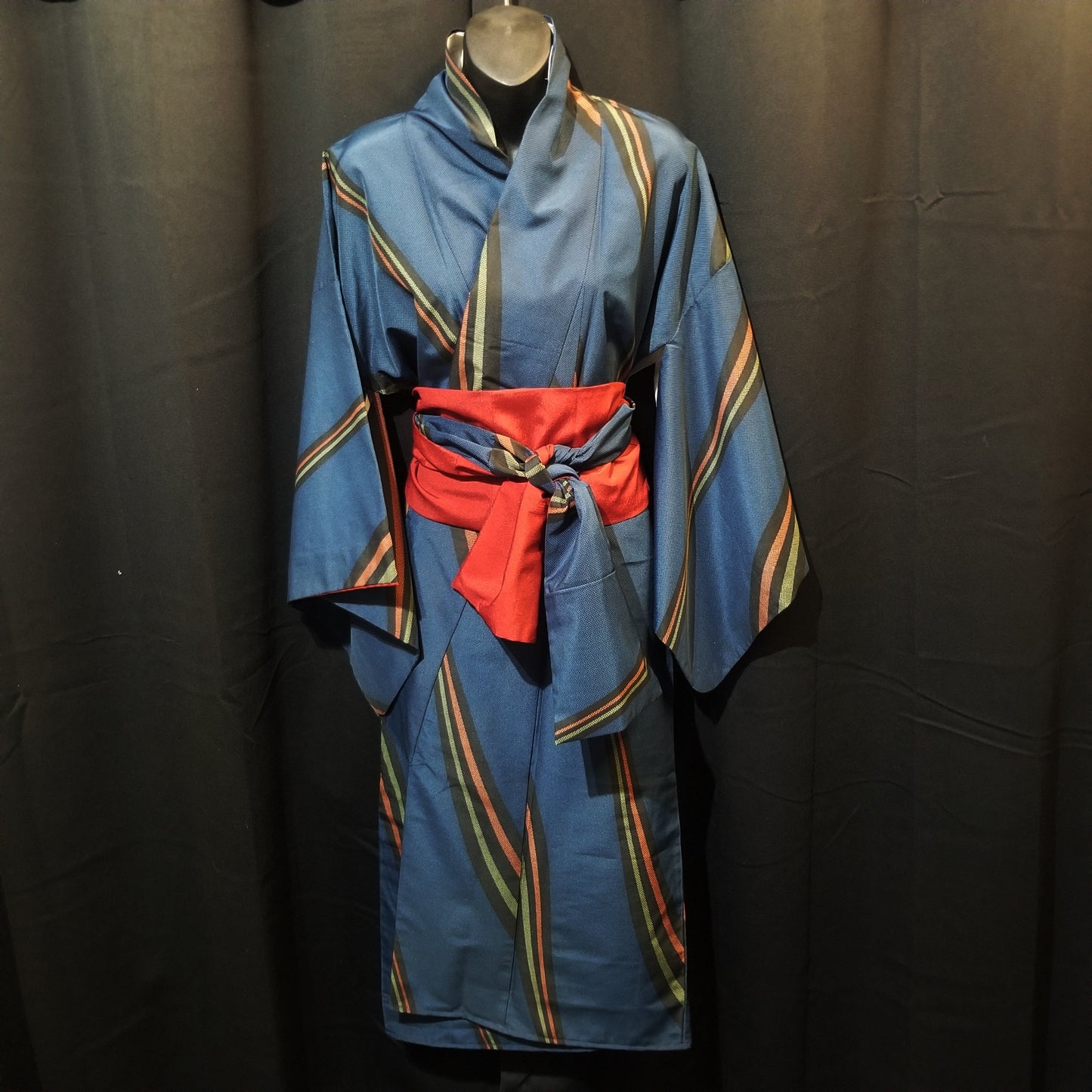 "Arching Bands" Shortened Kimono