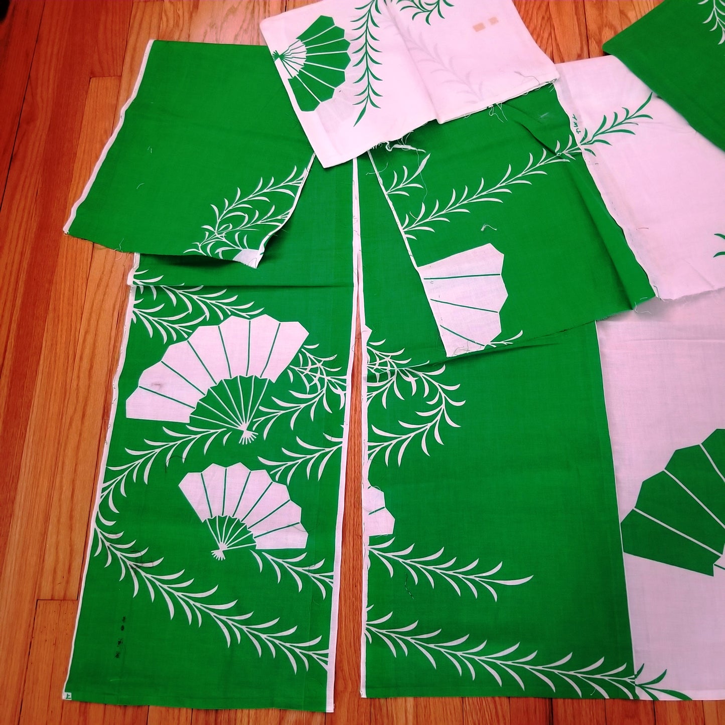 "Green Dance Fans" Cotton Yukata Yardage