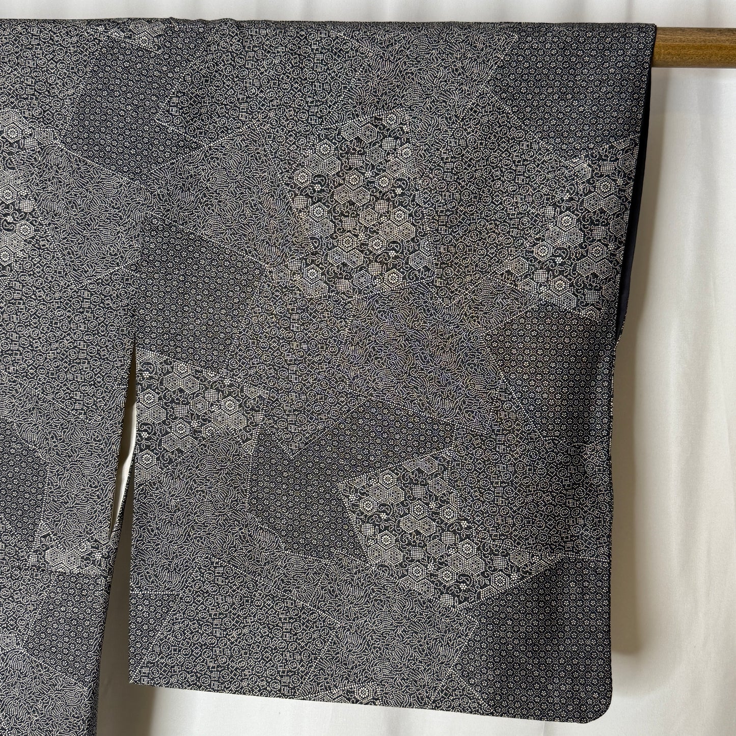 "River Pebbles" Japanique Robe