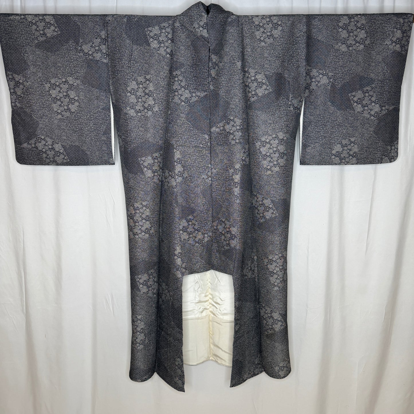 "River Pebbles" Japanique Robe