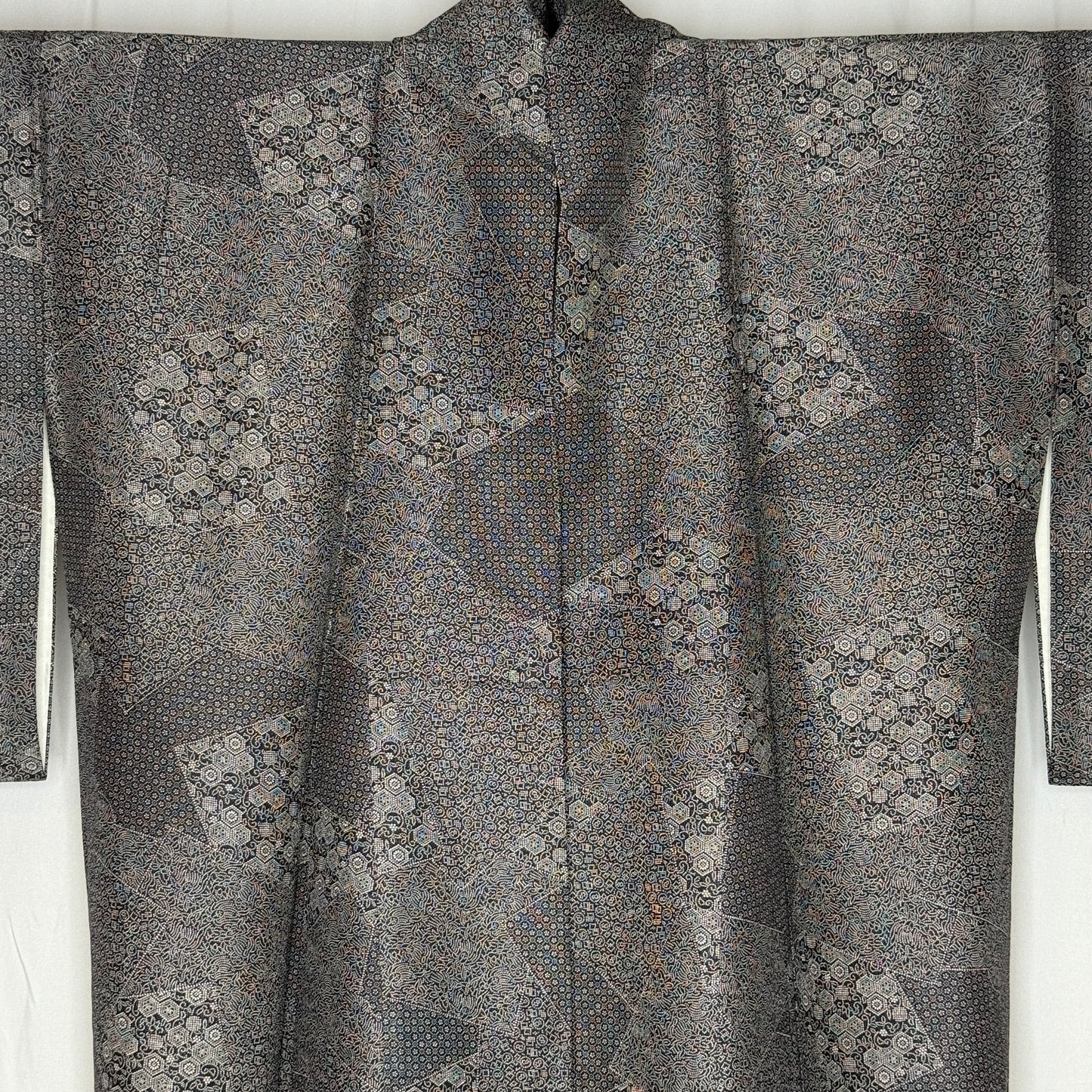 "River Pebbles" Japanique Robe