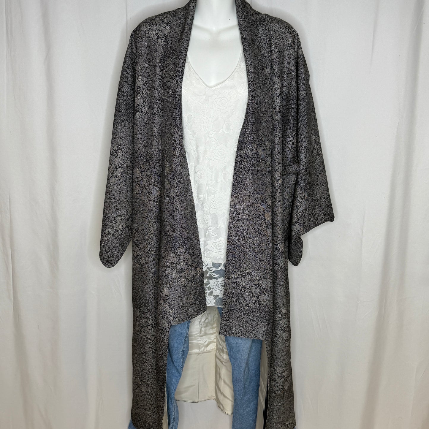 "River Pebbles" Japanique Robe