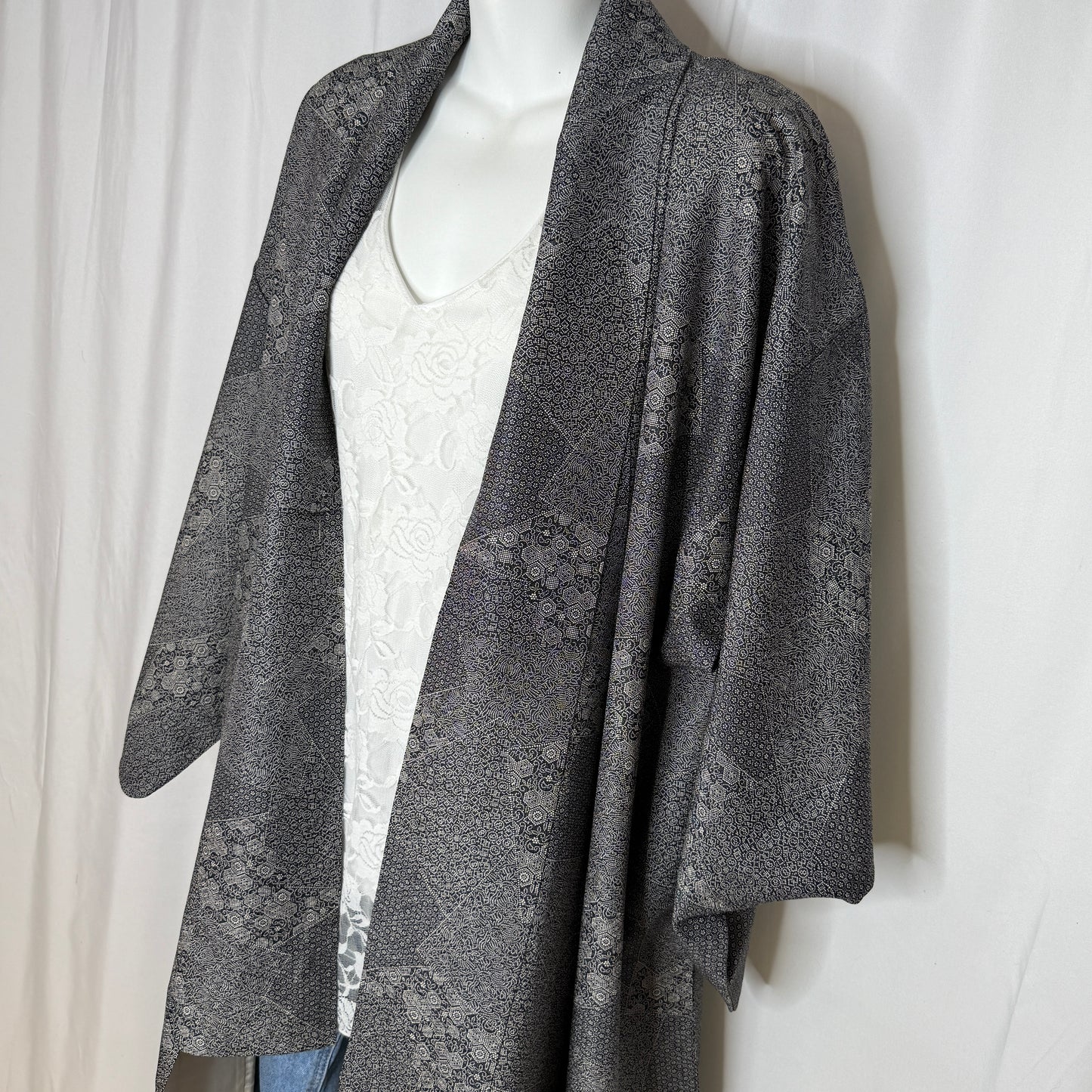 "River Pebbles" Japanique Robe