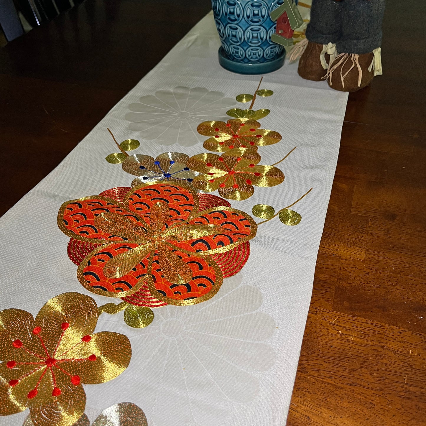 "Furisode Sleeve" Table Runner