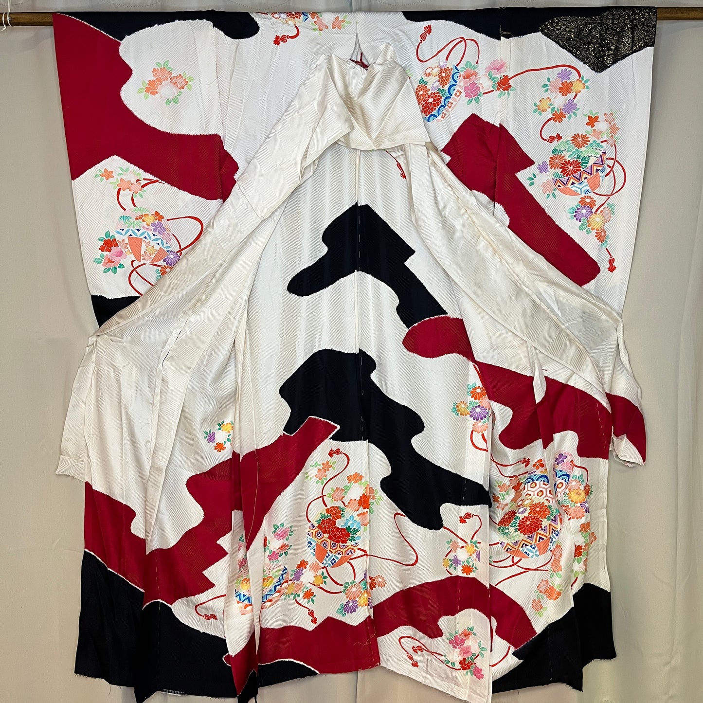 "Temari Fun" Untailored Furisode