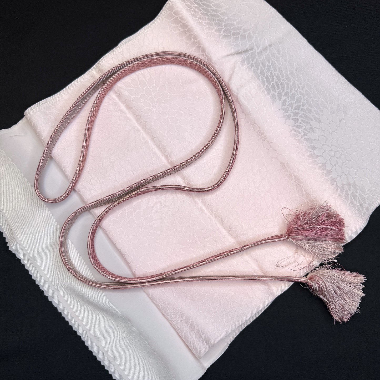 "Blush Chrysanthemum" Obiage Obijime Set