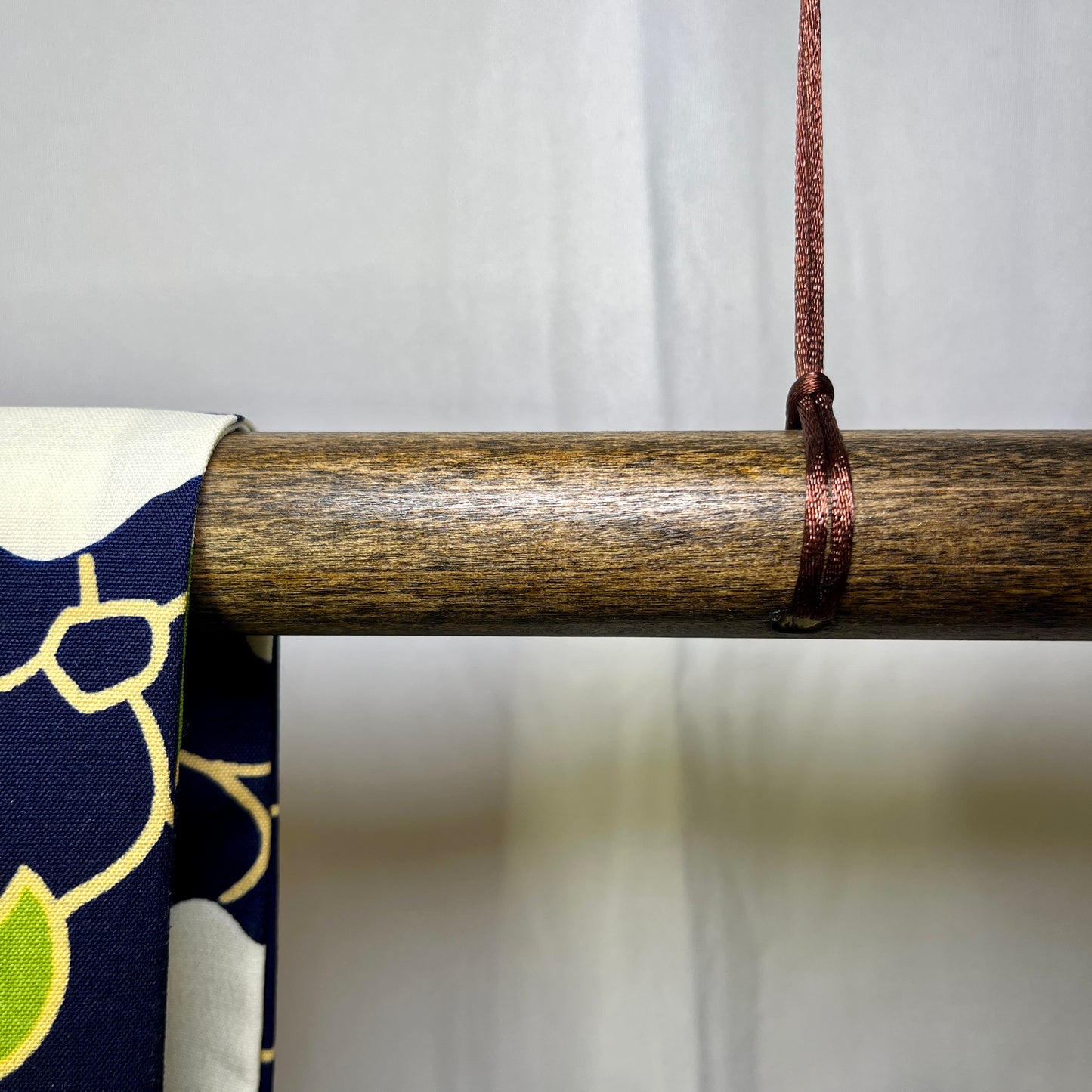 60" Kimono Display Rod (Brown)