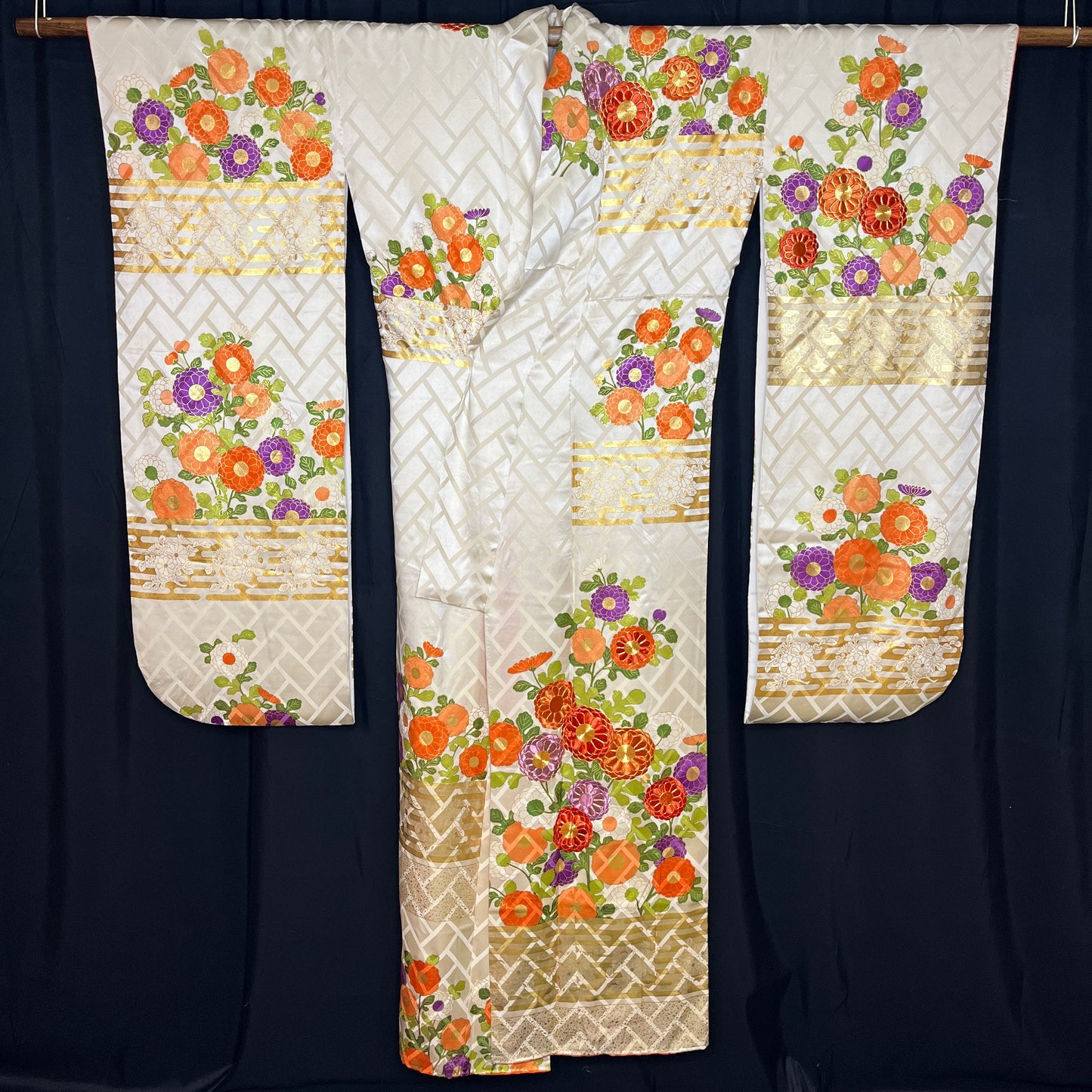 "Higaki Mums" Vintage Furisode Kimono