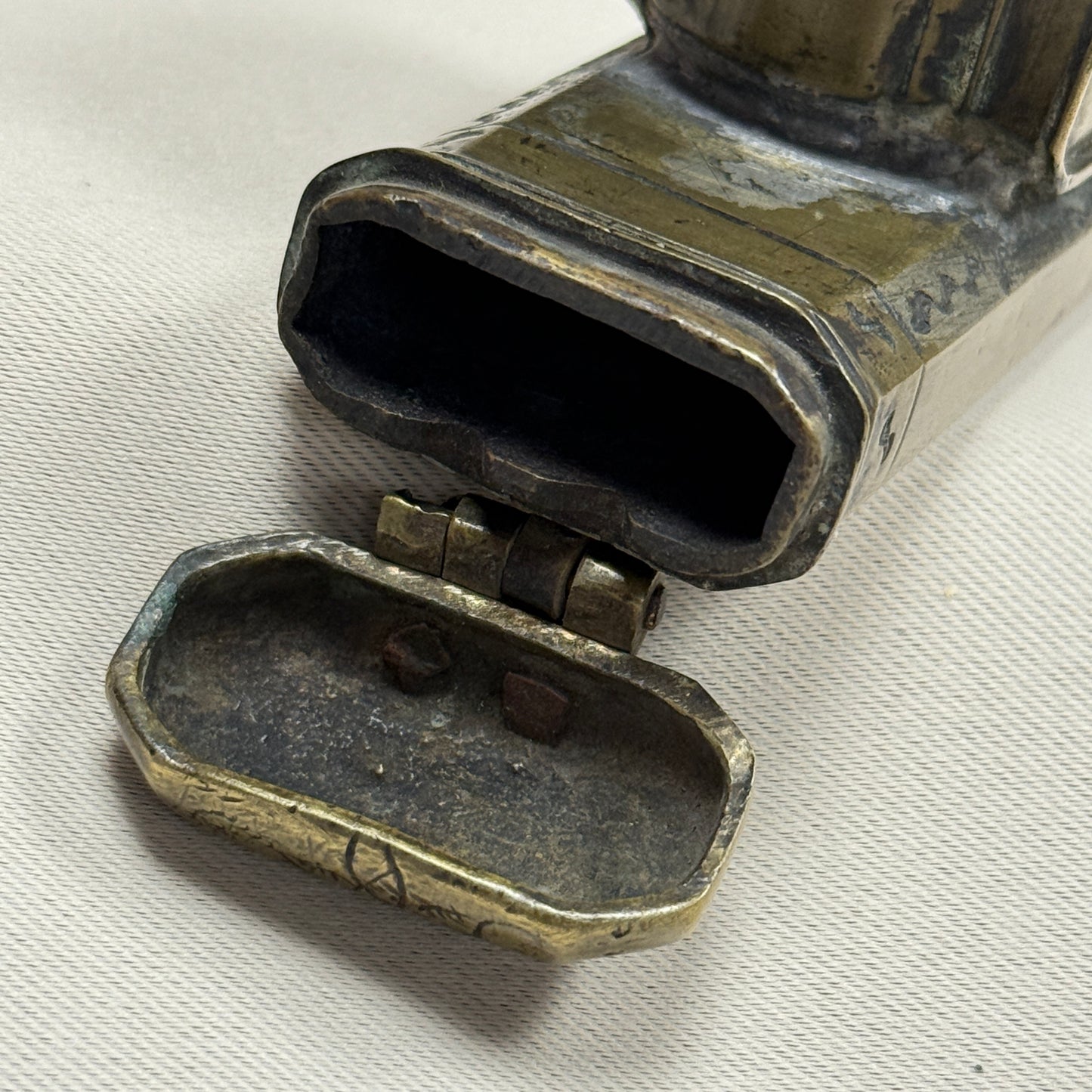 "Meiji Shell" Antique Yatate Inkwell