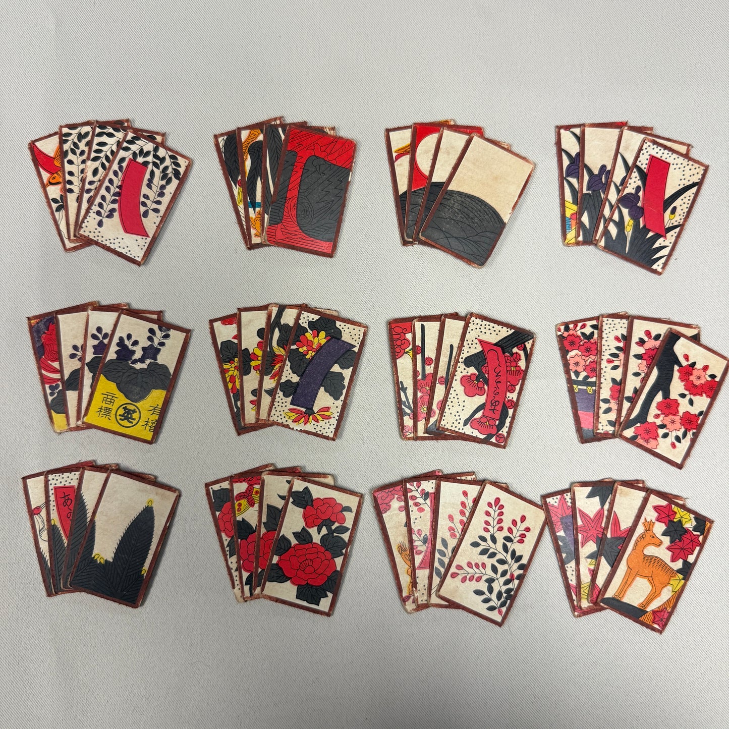 "Retro Appeal" Vintage Hanafuda Card Game