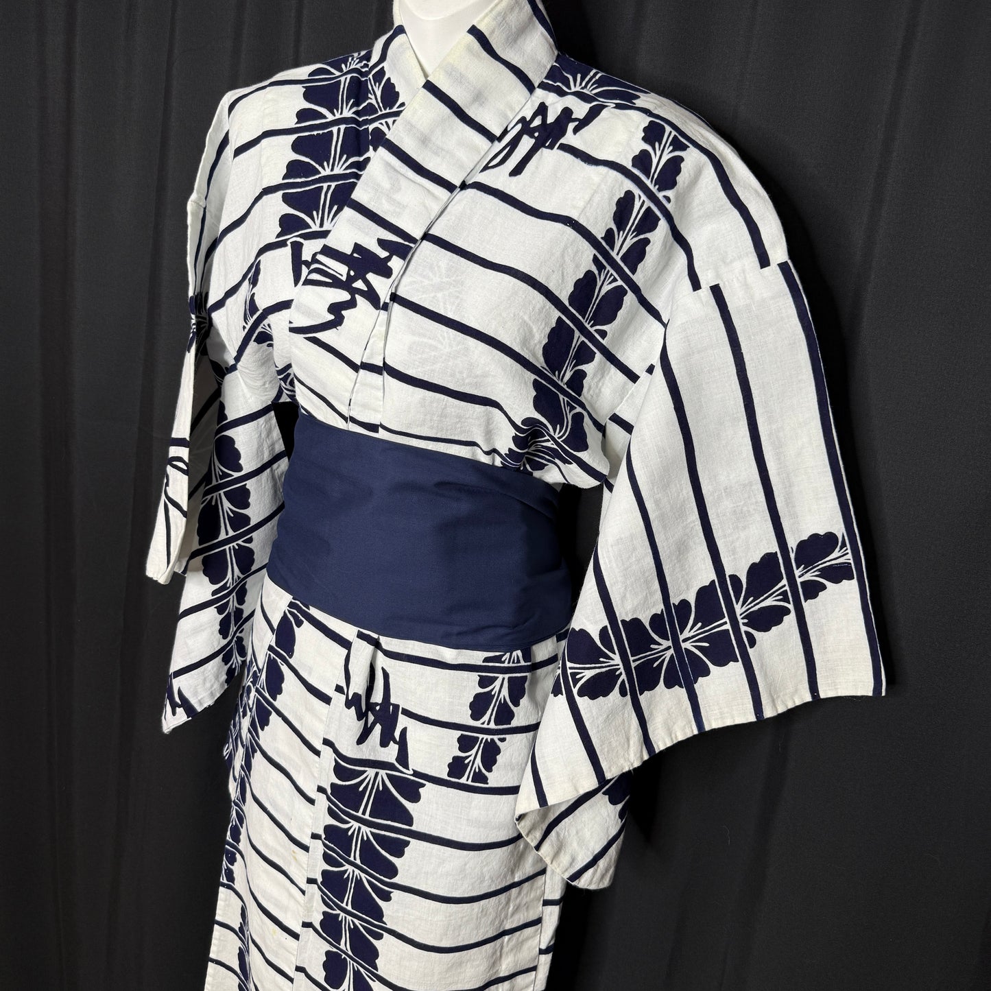 "Kotobuki" Vintage Japanese Yukata