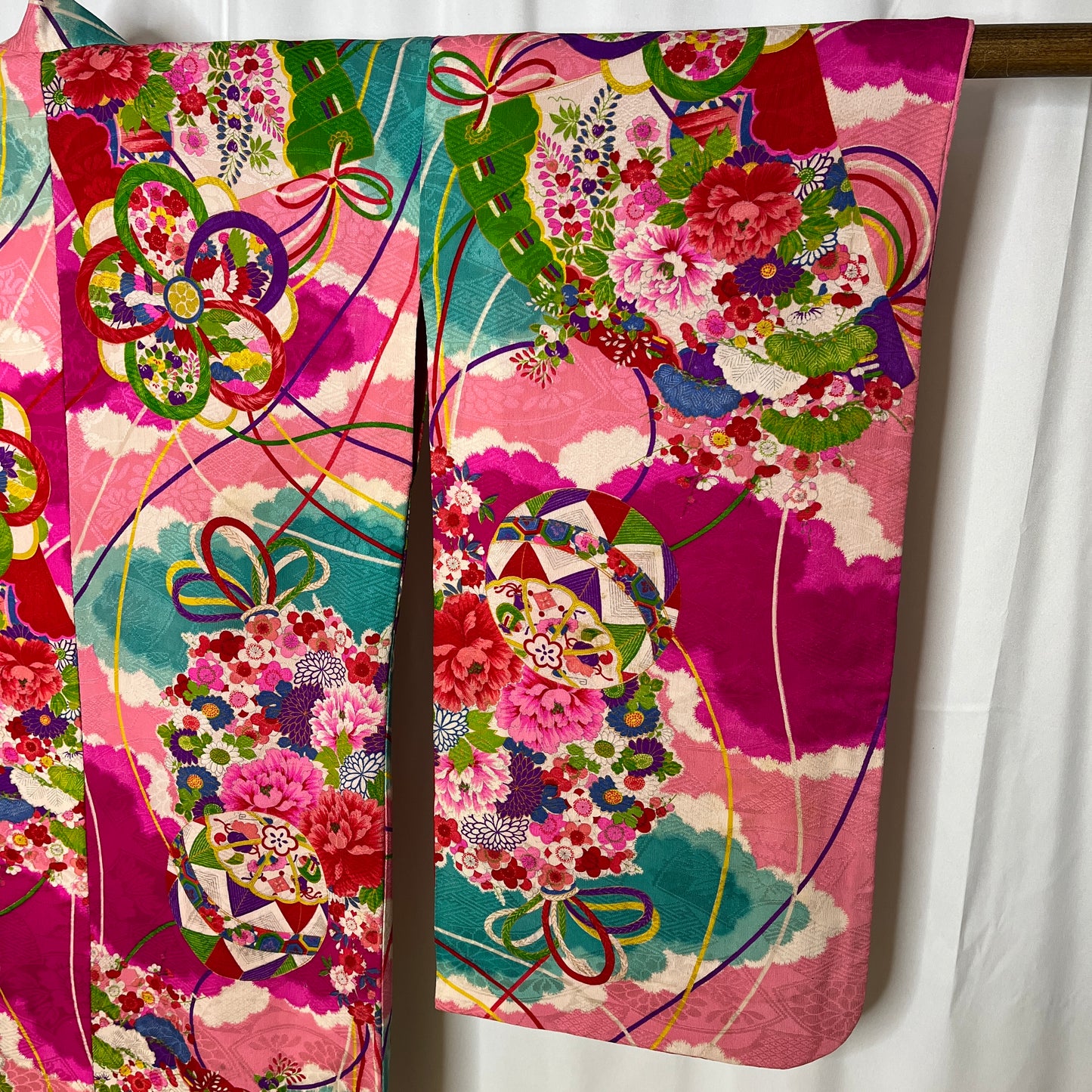 "Bright Temari" Vintage Girl's Kimono