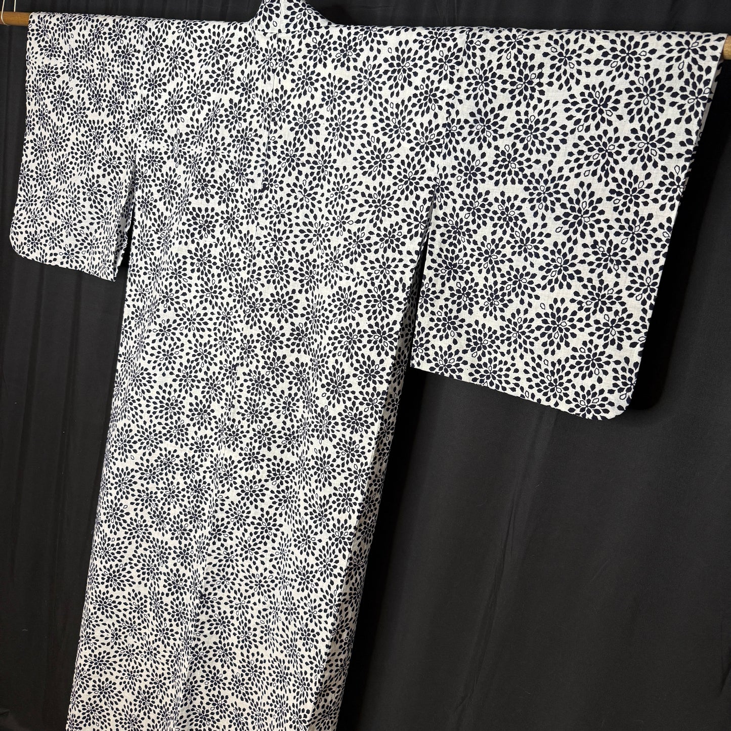"Starburst Petals" Vintage Japanese Yukata
