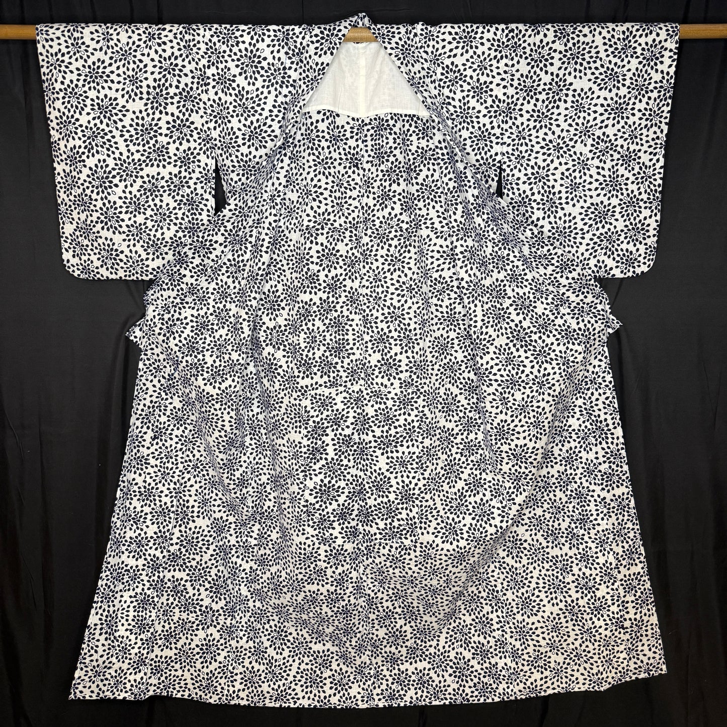 "Starburst Petals" Vintage Japanese Yukata