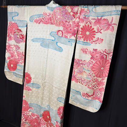 "Feminine Charm" Vintage Furisode Kimono