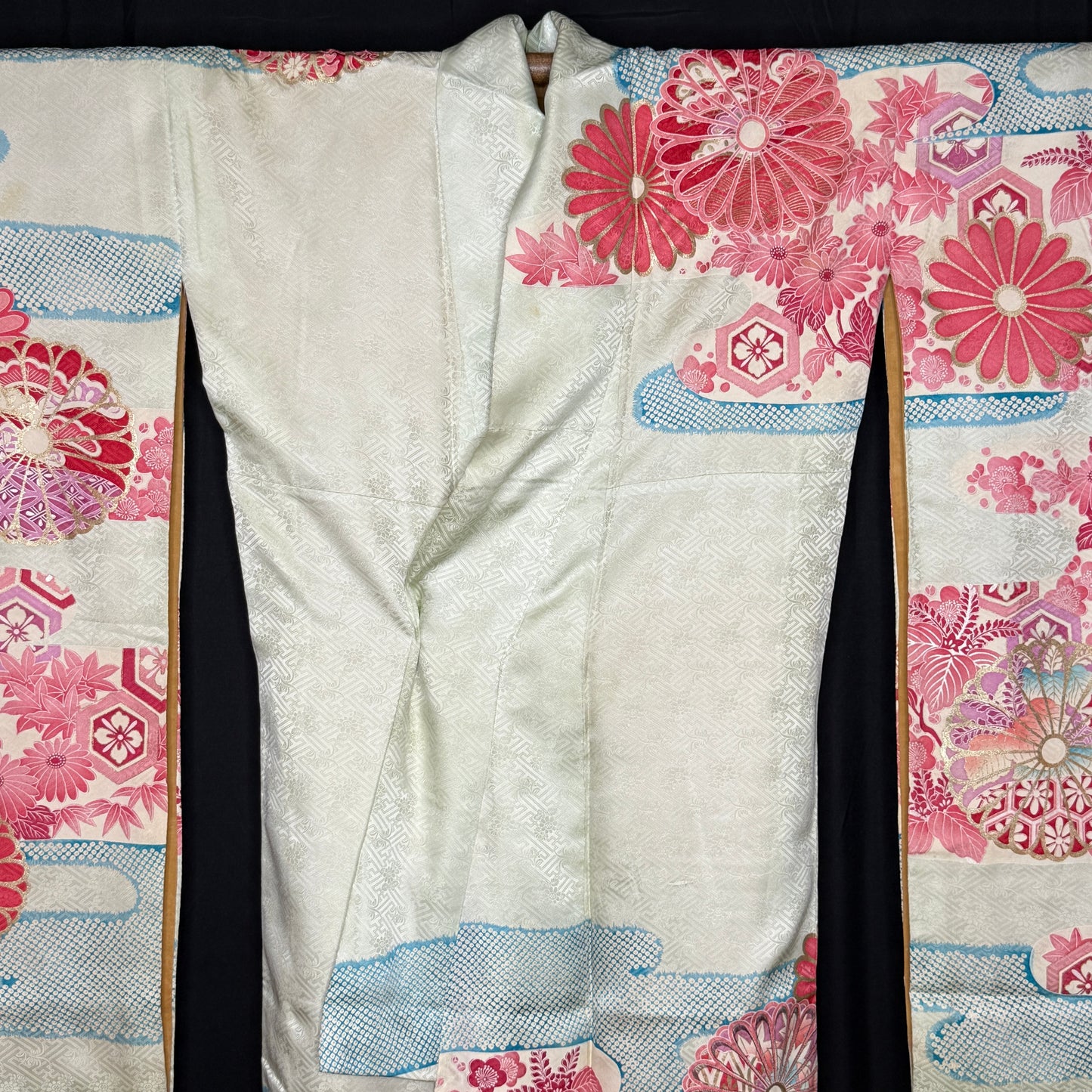 "Feminine Charm" Vintage Furisode Kimono