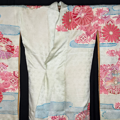 "Feminine Charm" Vintage Furisode Kimono