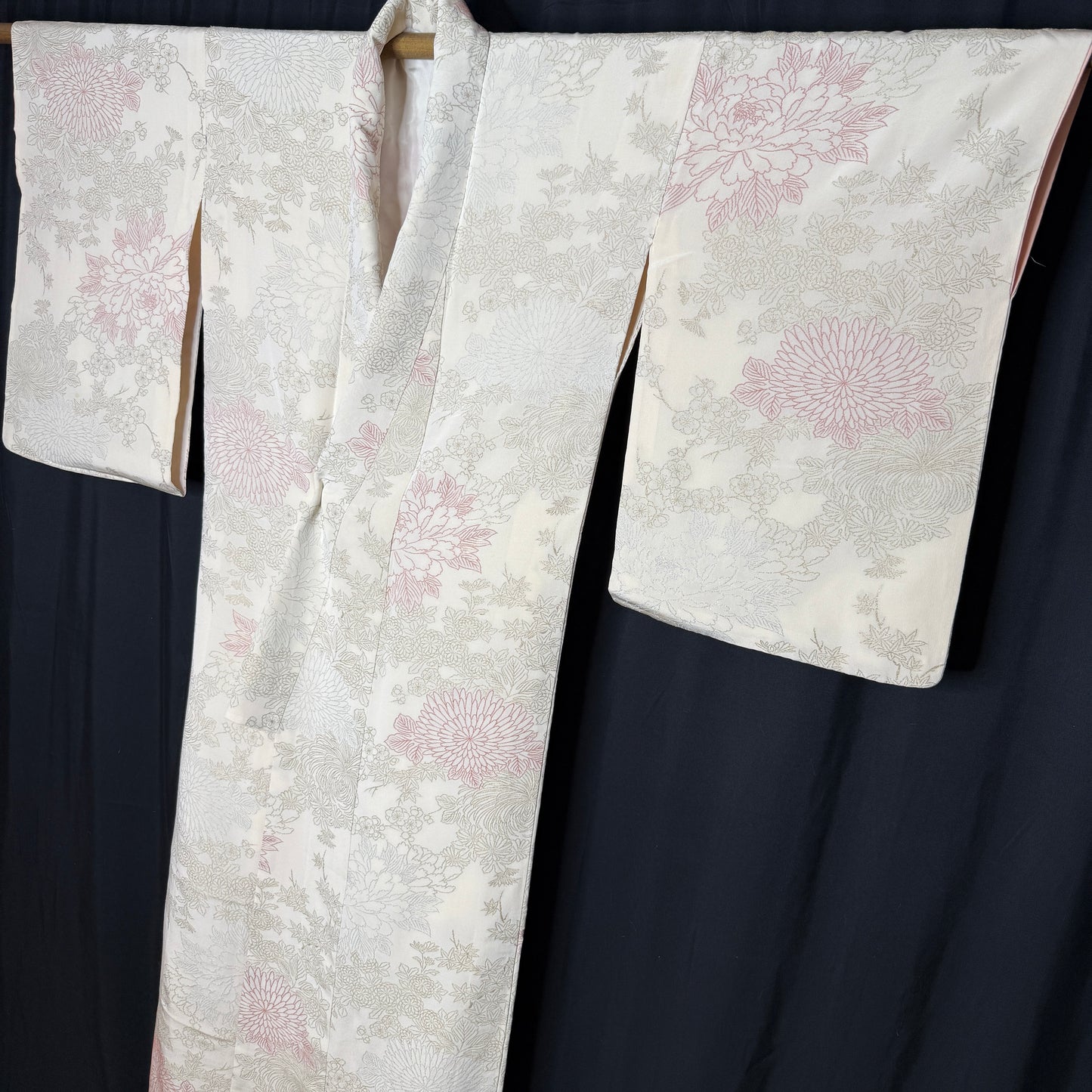 "Frosted Petals" Vintage Casual Kimono